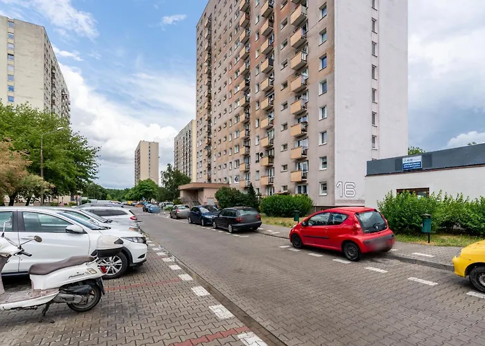 Green View Apartment With Balcony Winogrady By Noclegi Renters